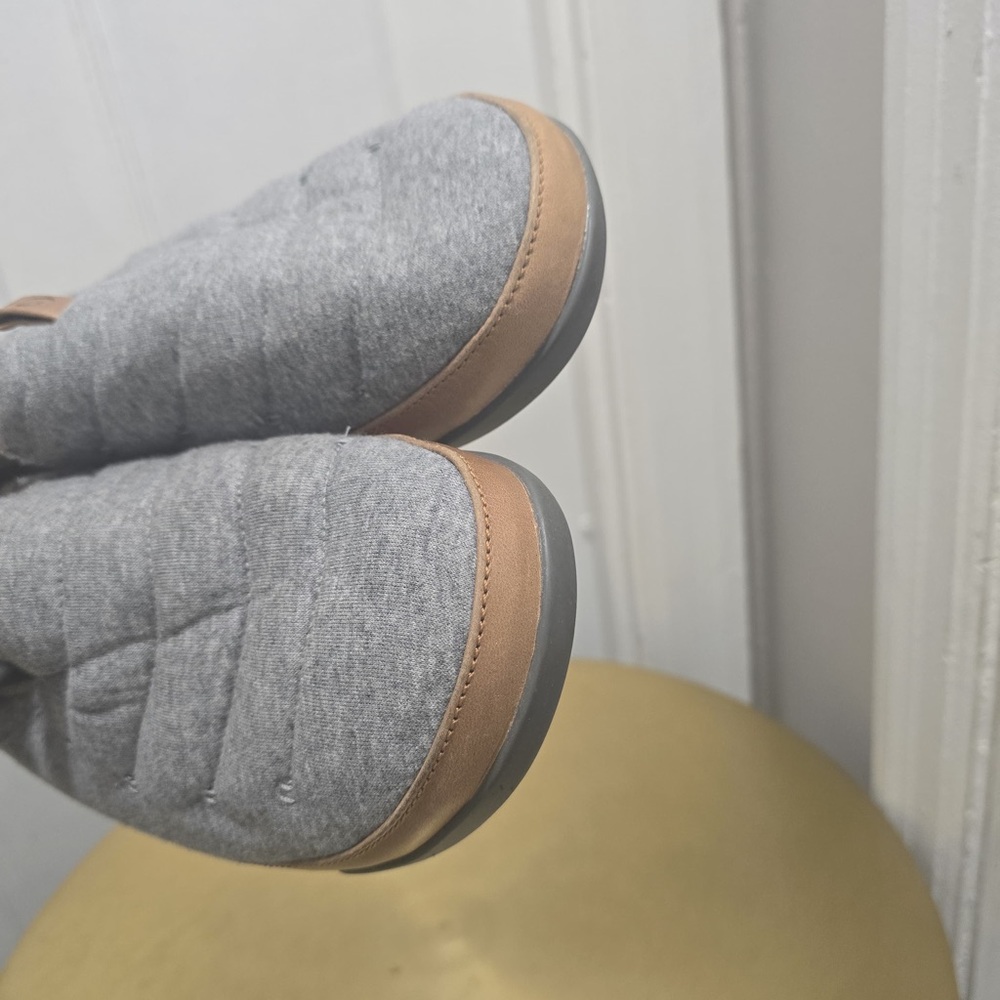 OluKai Mahana Convertible Quilted Slippers in gray. - Picture 6 of 9